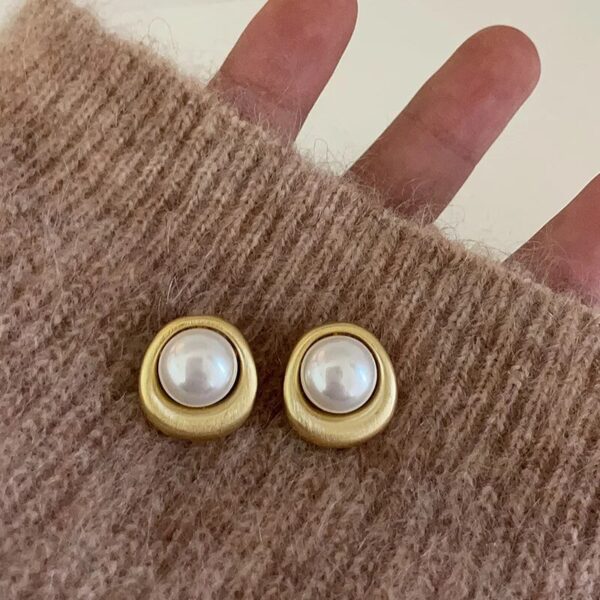 Retro Simple Elegant Metal Pearl Stud Earrings