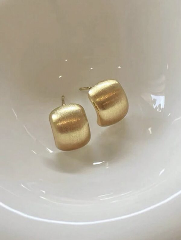 1pair Simple Gold Metal Vintage Matte Stud