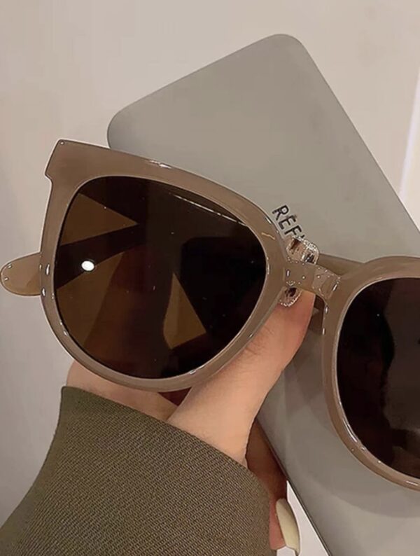 Cat Eye Fashionable Sunglasses - Image 2