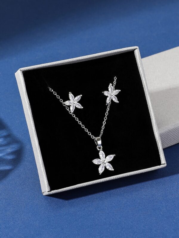 1pc Silver Flower Pendant Necklace & 1pair Stud Earrings