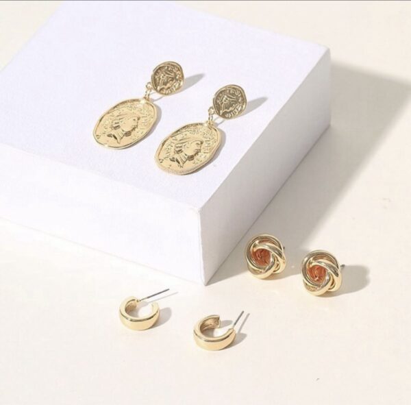 3 Dimensional Vintage Earrings Set