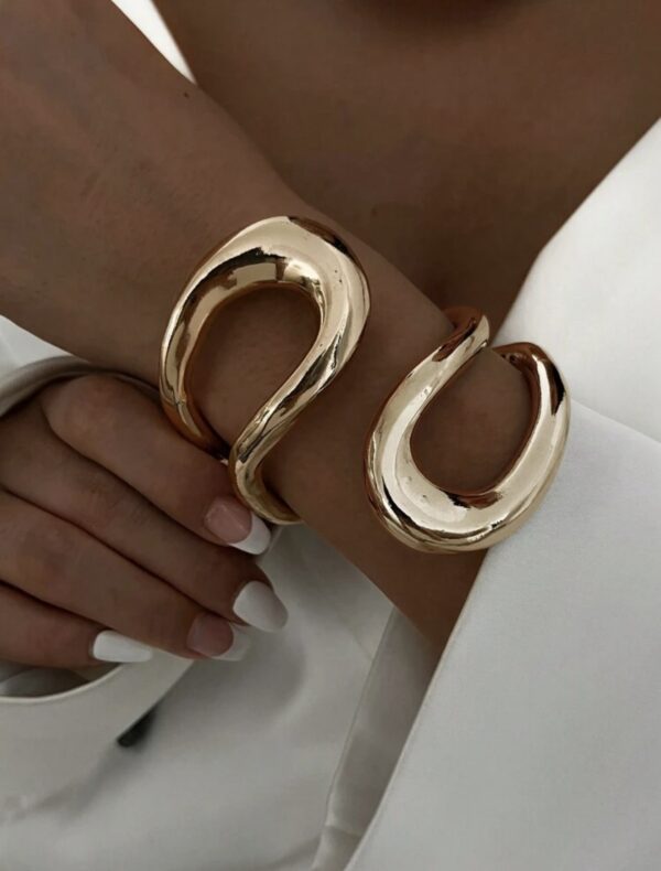 1pc Old Money Style Statement Hollow out Cuff Bangle - Image 2